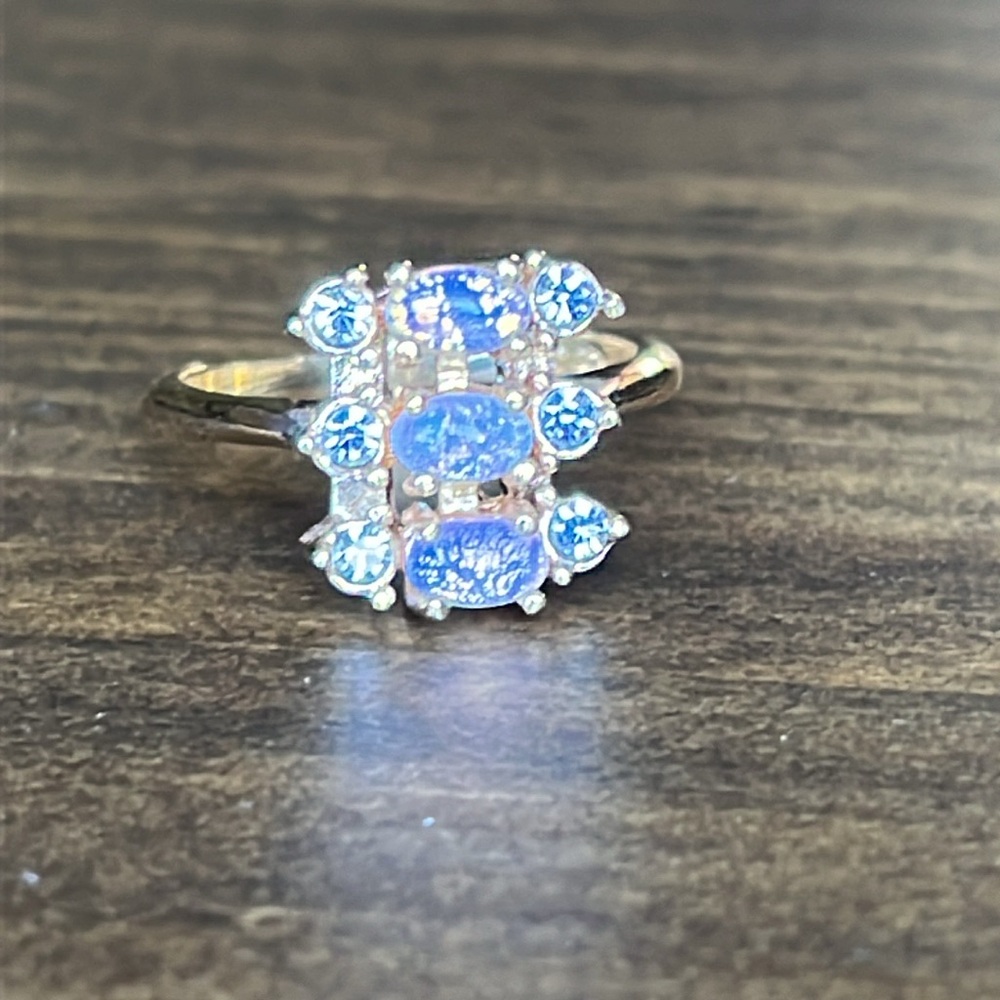 Vintage Avon 1980s Rhinestone and Faux Opal Gold Tone Ring